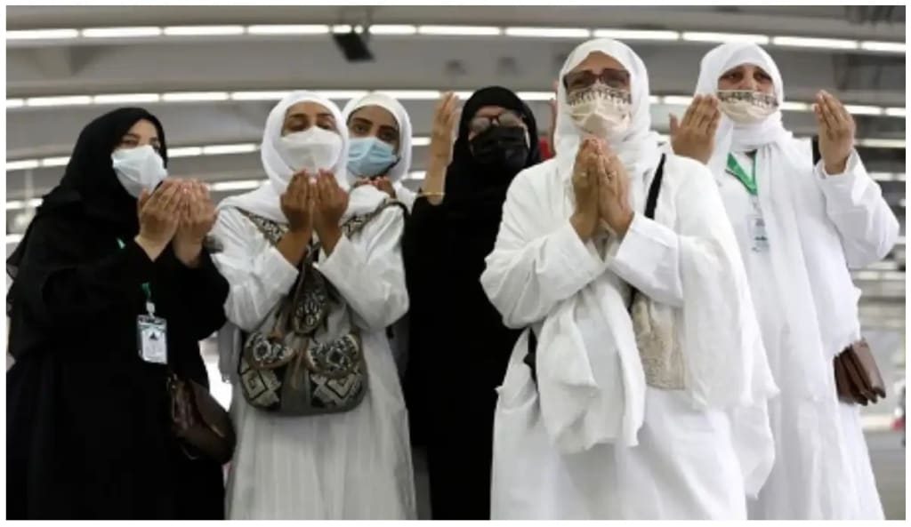 Female pilgrims Hajj Umrah Makkah 14 nights sisters