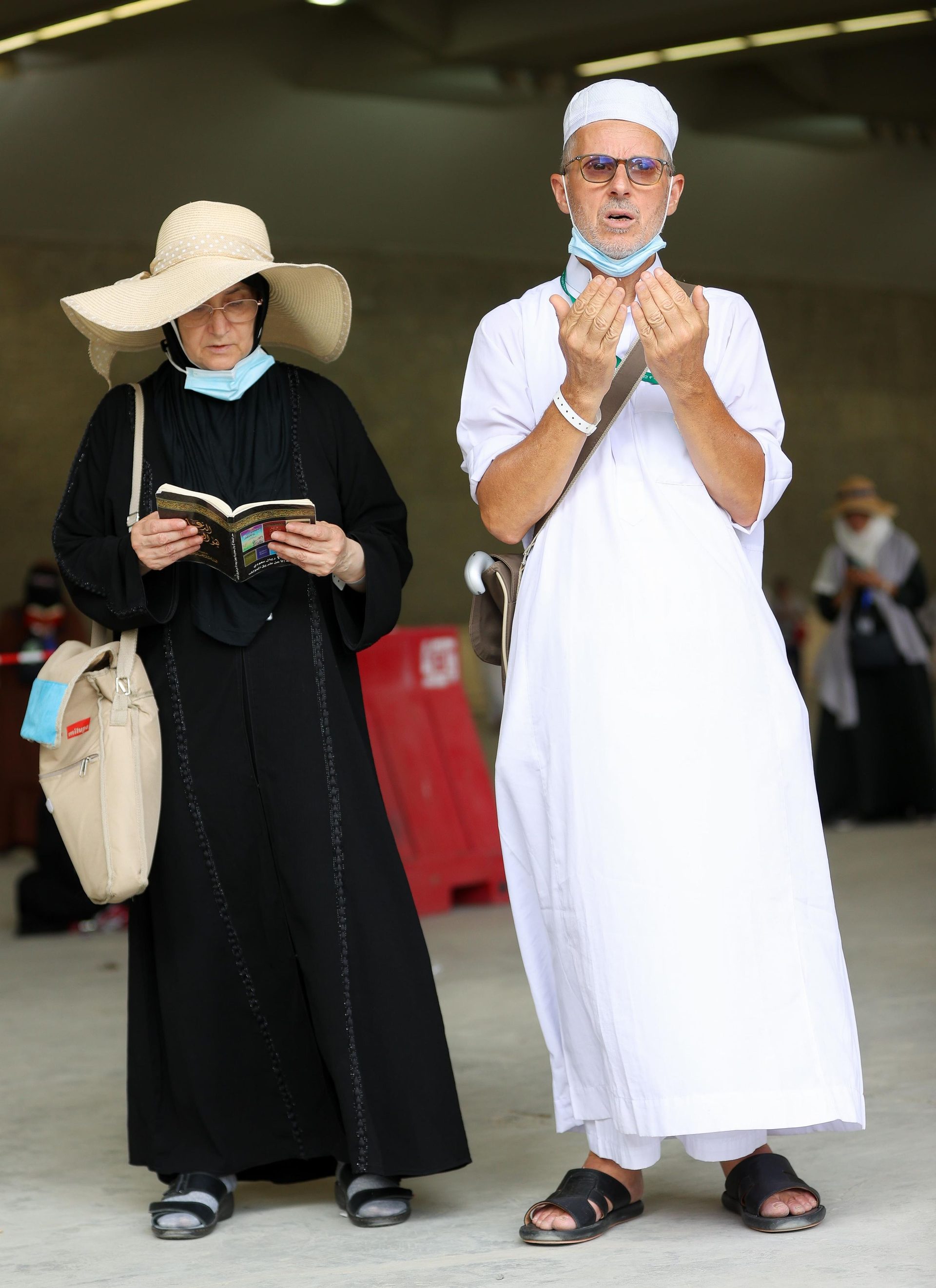 Women performing Tawaf Kaaba Haram sisters Umrah